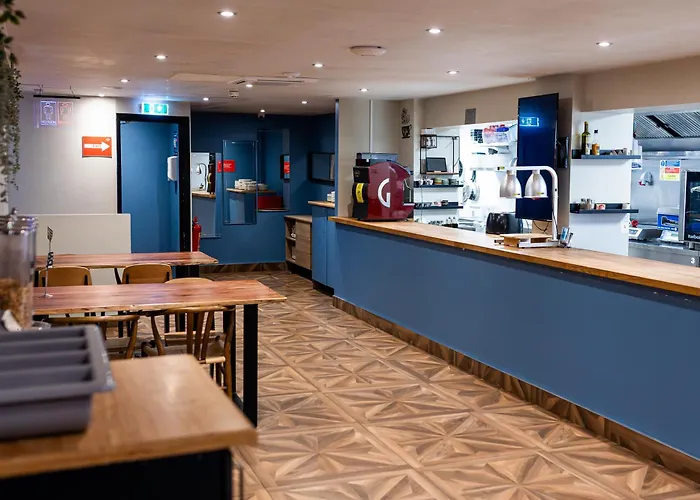 Hostel Abbey Court