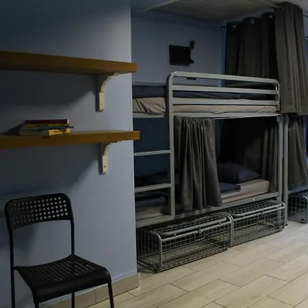 Abbey Court Hostal *