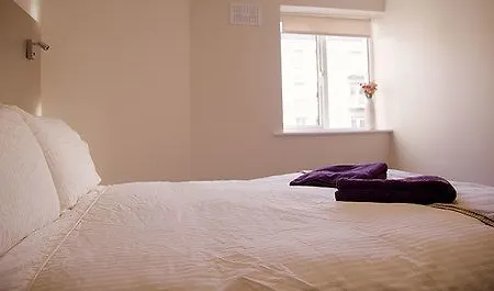 Abbey Court Hostal *