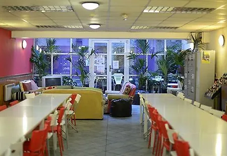 Hostal Abbey Court *