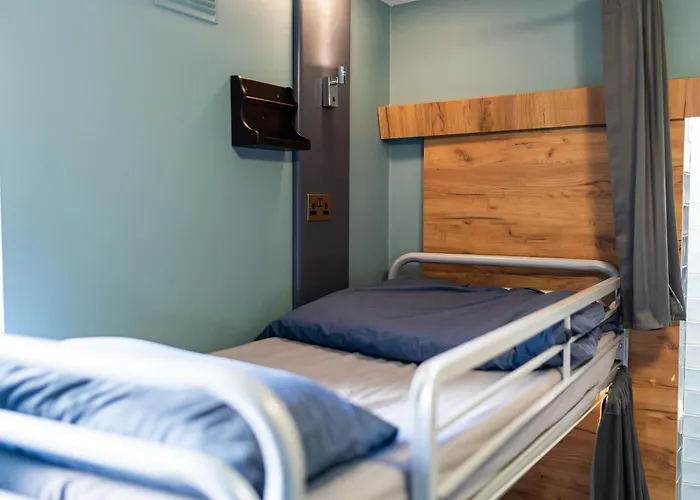 Abbey Court Hostel *