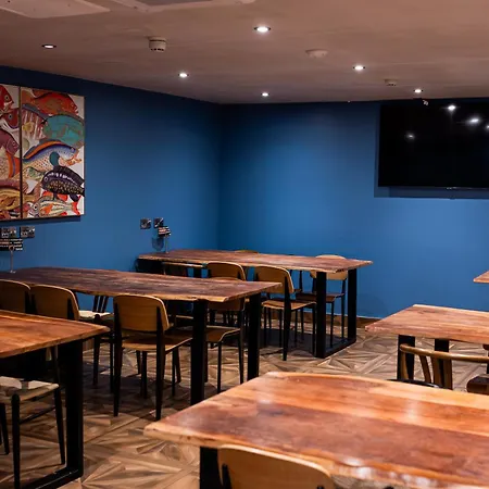 Hostel Abbey Court *