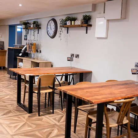 Abbey Court Hostel *